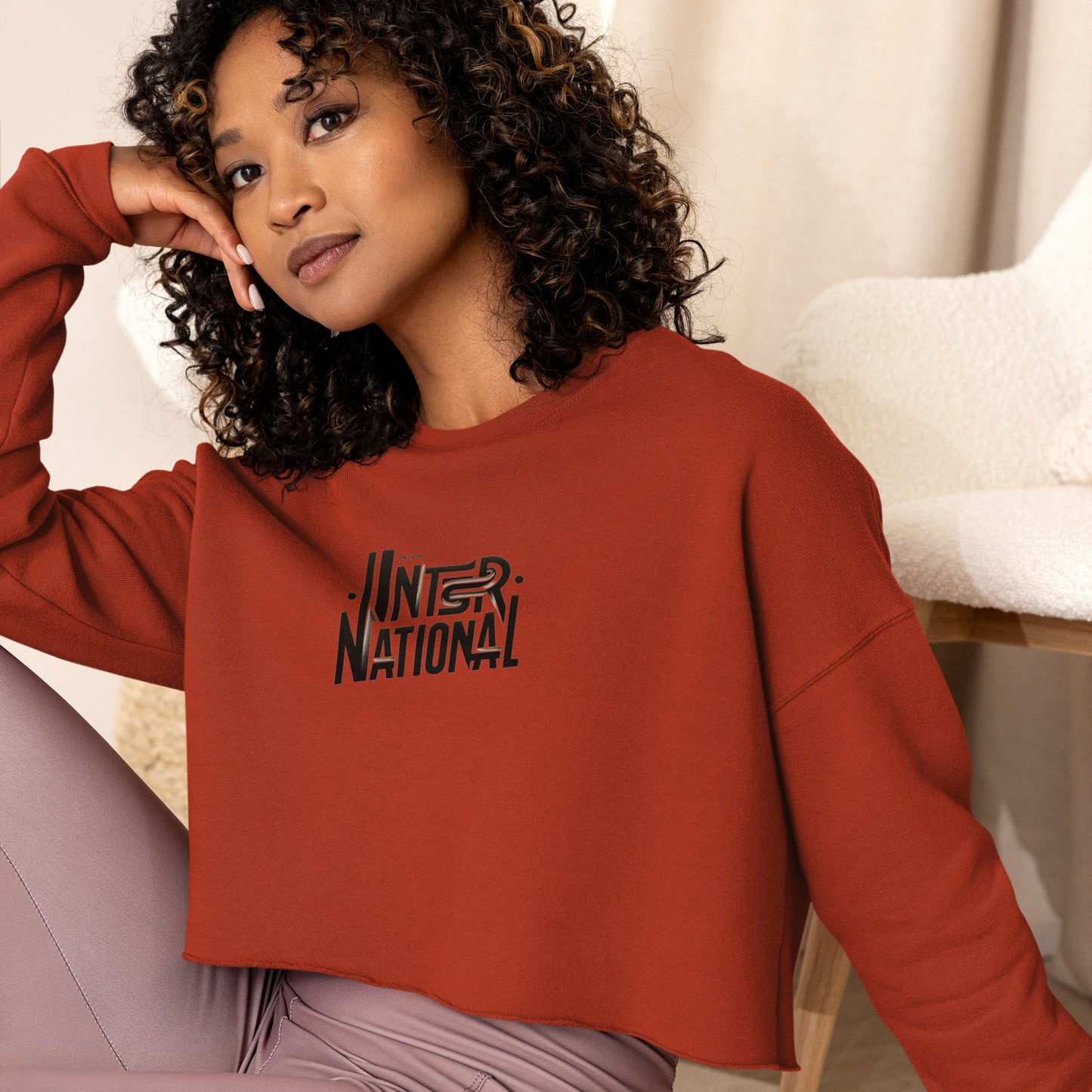 International - Crop Sweatshirt
