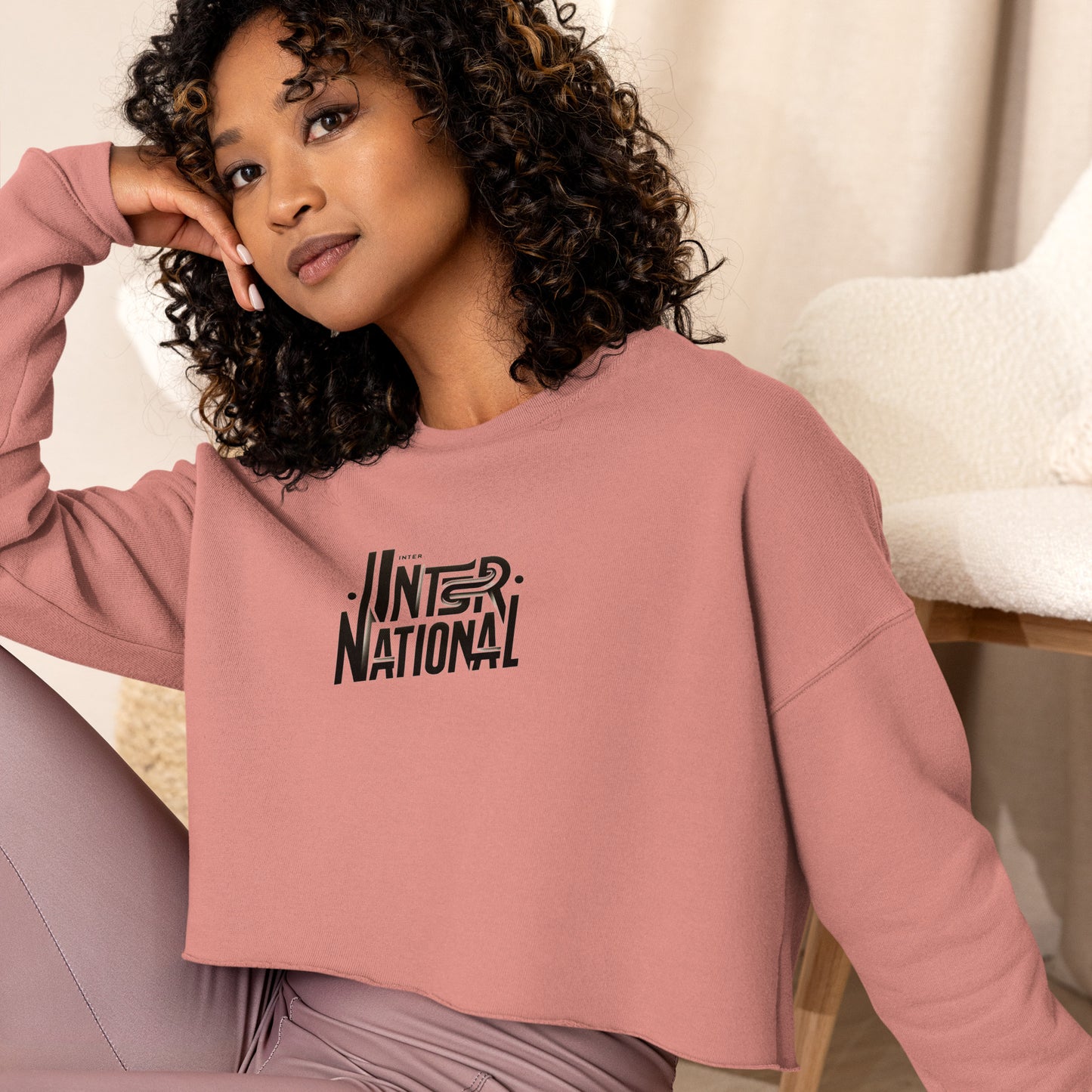 International - Crop Sweatshirt